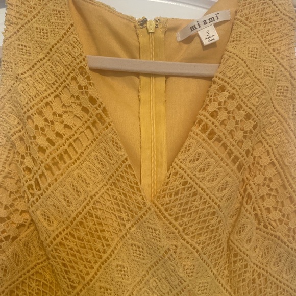 Yellow Lace Francesca’s Dress - Picture 3 of 4